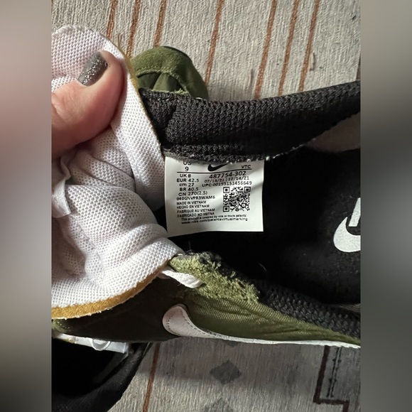 Nike Waffle Retro Sneakers - Picture 6 of 6